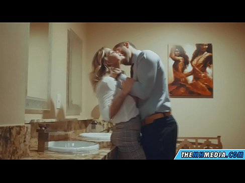 ❤️ Nalika pirang busty seduces anjeun dina restroom umum ❤ video porno dina su.pinkporno.ru ❤